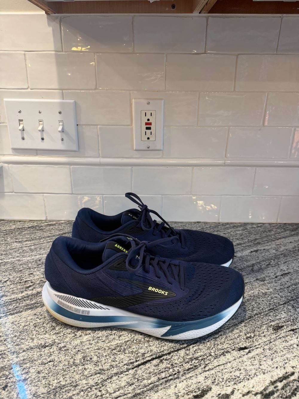Men’s Brooks Adrenaline 24 Size 11.5 2E/Wide